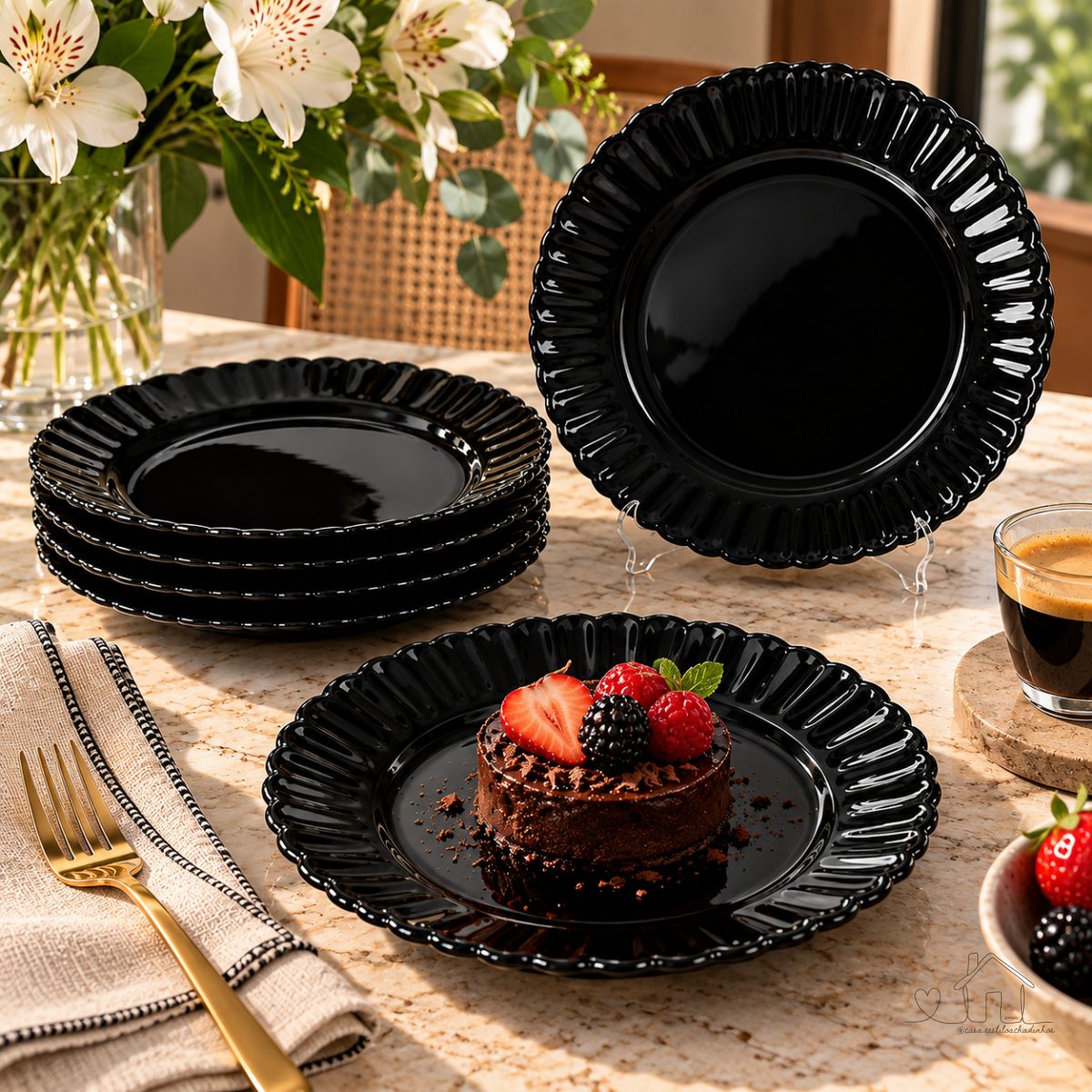 Kit 04 Pratos de Sobremesa Preto 19cm Vidro Brilhante Borda Pétala Mesa Posta